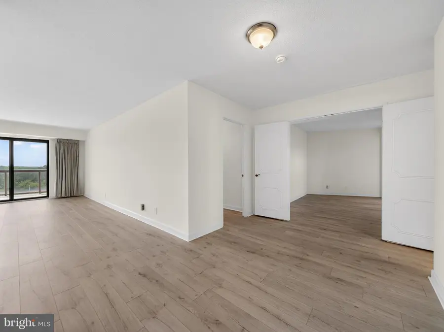 8360 Greensboro Dr #926, McLean, VA 22102 - #3