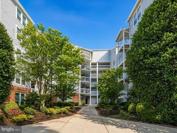 3176 Summit Square Dr #4-a2, OAKTON, VA 22124