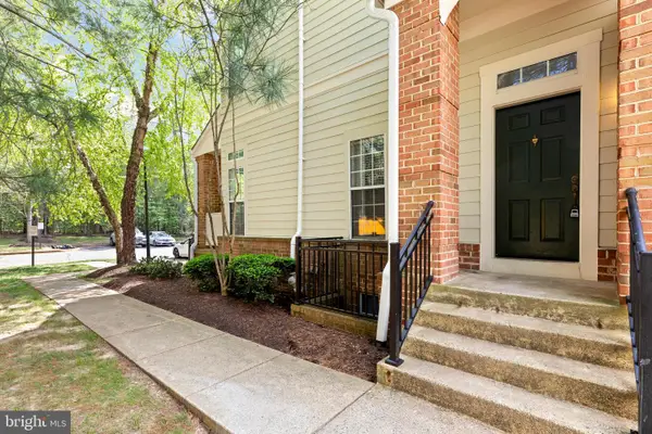 1318 Garden Wall Cir #213, RESTON, VA 20194