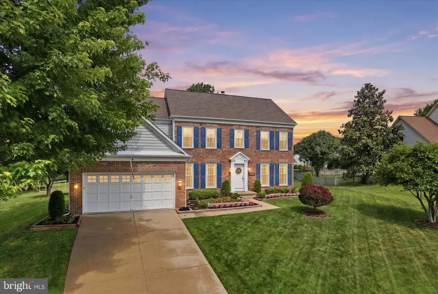 8392 Crosslake Dr, Fairfax Station, VA 22039 - #3