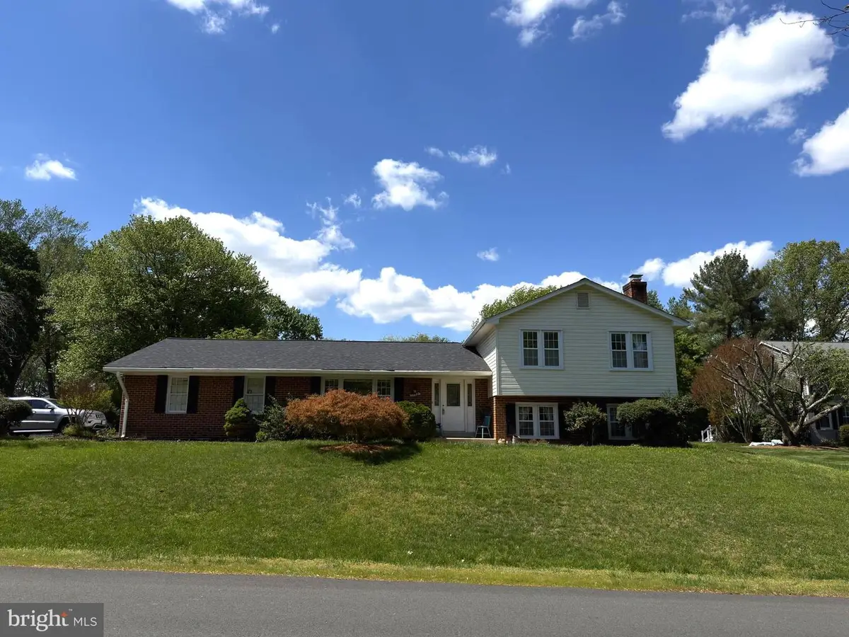 2729 Clarkes Landing Dr, Oakton, VA 22124 - #1