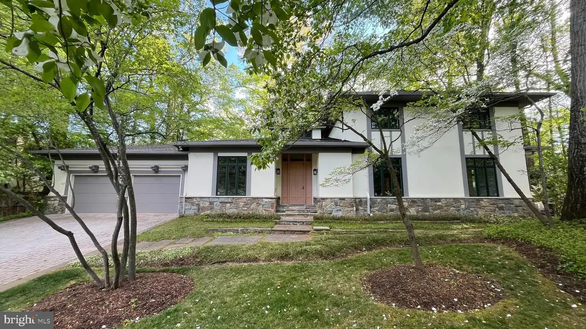 5933 Woodley Rd, McLean, VA 22101 - #1