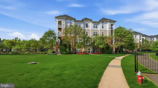 3810 Lightfoot St #402, CHANTILLY, VA 20151