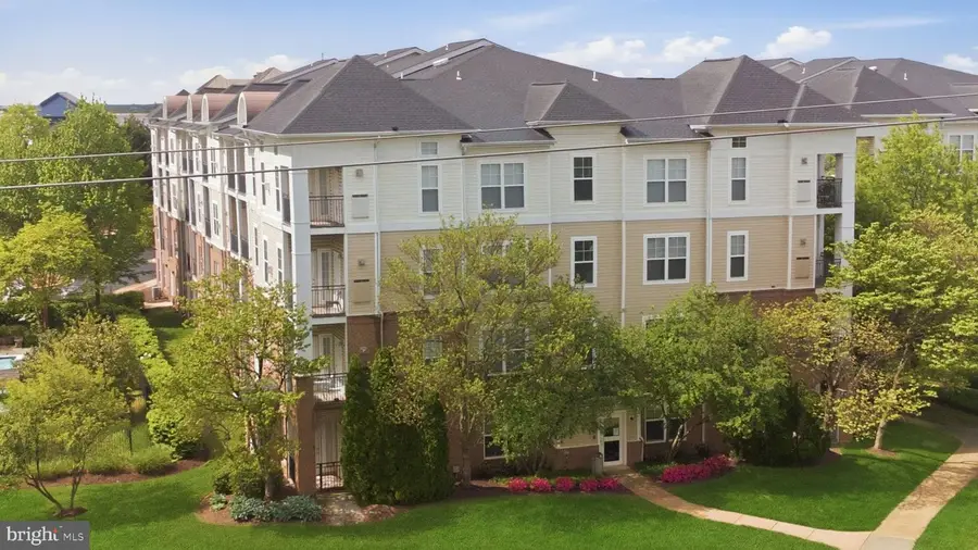 3810 Lightfoot St #402, Chantilly, VA 20151 - #3