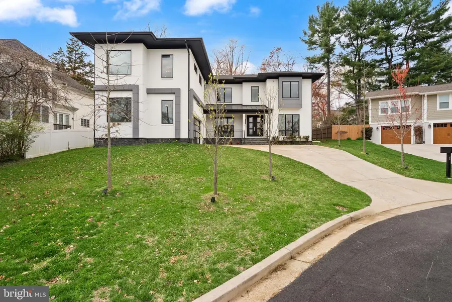 1054 Kinglet Ct, McLean, VA 22101 - #2