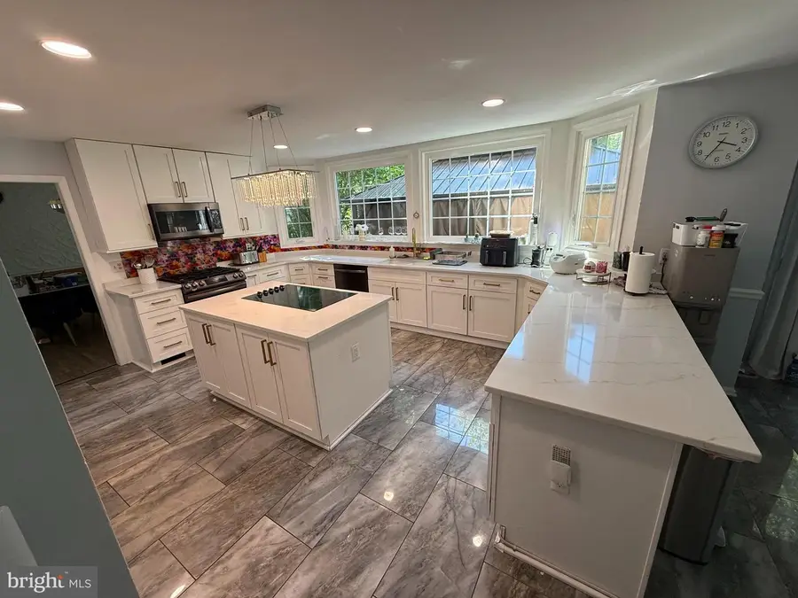 8619 Oak Chase Cir, Fairfax Station, VA 22039 - #2