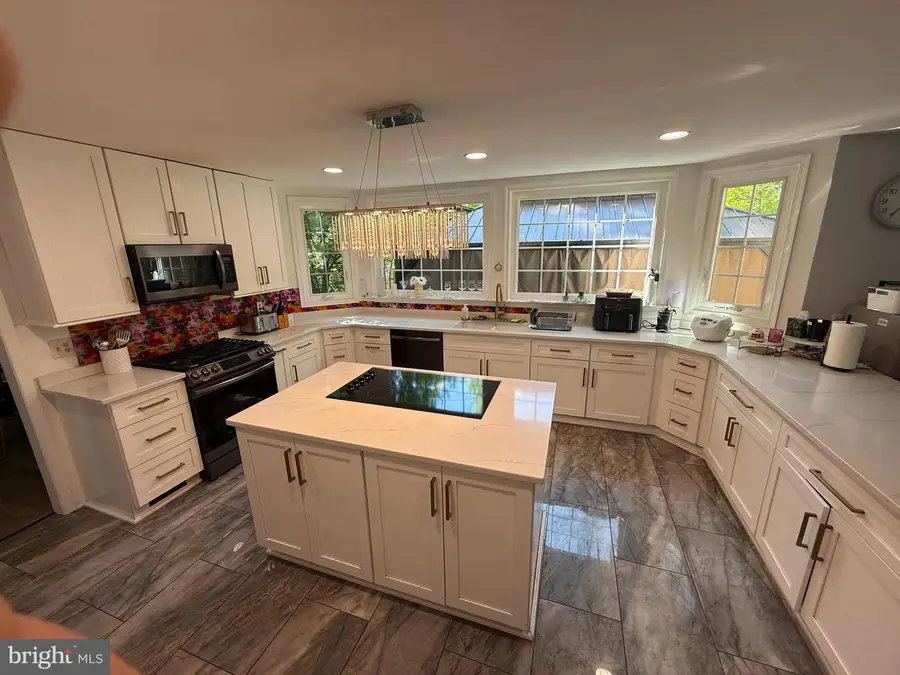 8619 Oak Chase Cir, Fairfax Station, VA 22039 - #3