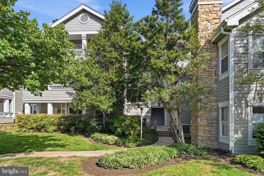 13058 Autumn Woods Way #302, Fairfax, VA 22033 - #3