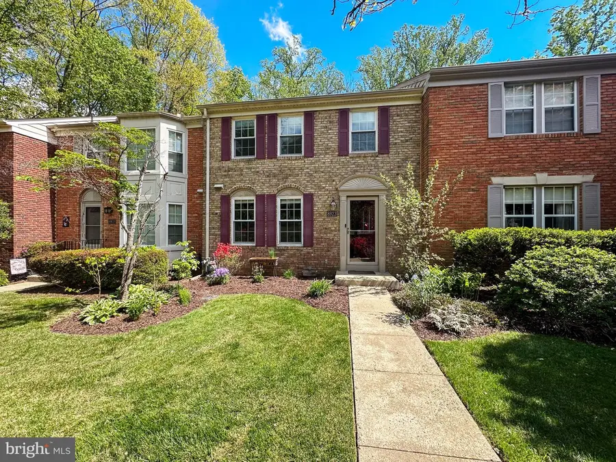 8923 Park Forest Dr, Springfield, VA 22152 - #2