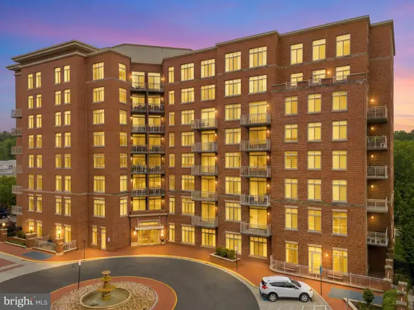 4490 Market Commons Dr #413, FAIRFAX, VA 22033