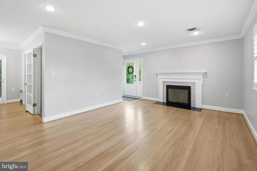 6368 Hillcrest Pl, Alexandria, VA 22312 - #3