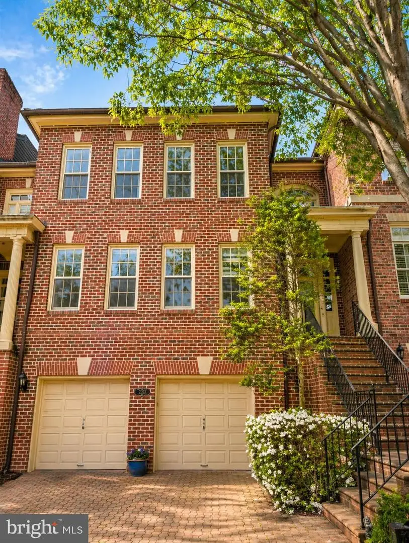 2029 Mayfair Mclean Ct, Falls Church, VA 22043 - #1