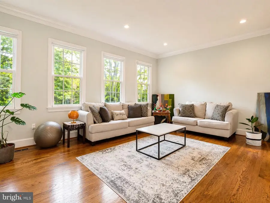 2029 Mayfair Mclean Ct, Falls Church, VA 22043 - #3