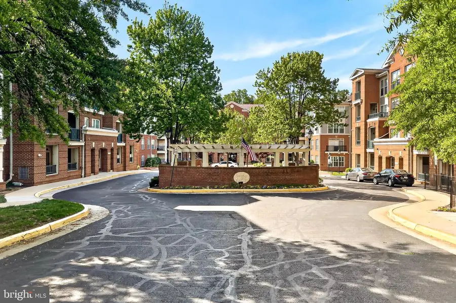 2903 Saintsbury Plz #203, Fairfax, VA 22031 - #2