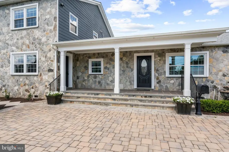 6634 Harriett St, Falls Church, VA 22042 - #3
