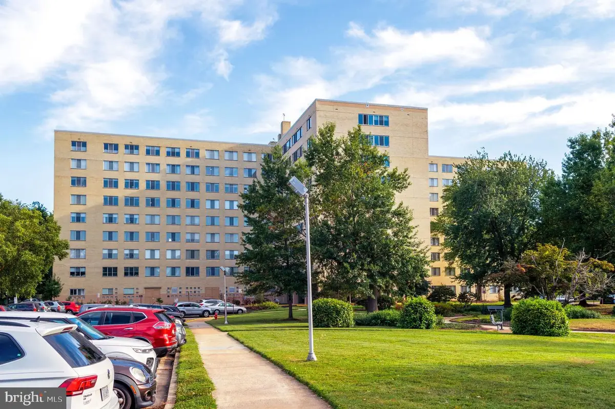 6631 Wakefield Dr #106, Alexandria, VA 22307 - #1