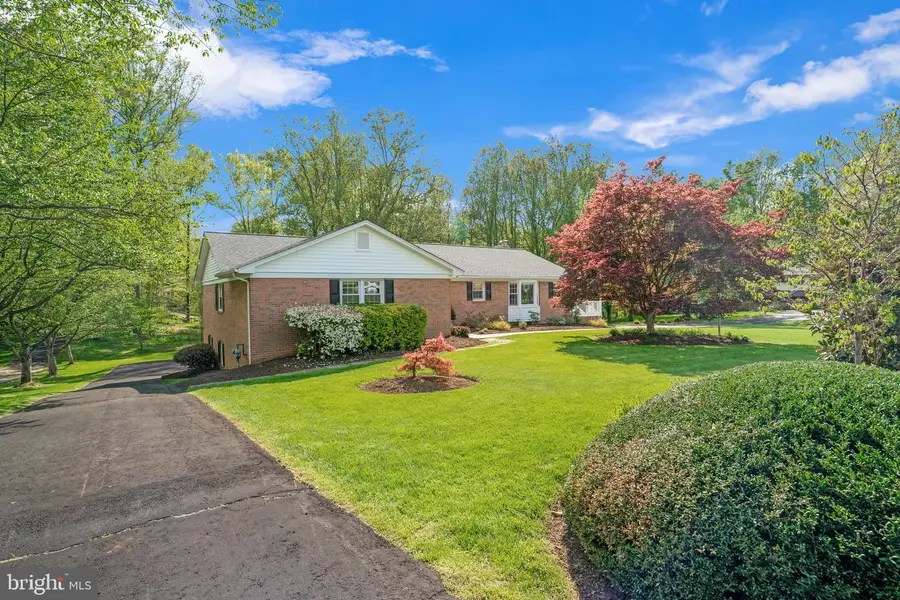 6028 Berwynd Rd, Fairfax, VA 22030 - #2