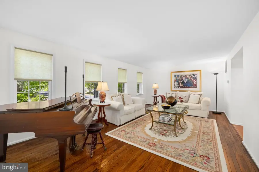 1501 Laurel Hill Rd, Vienna, VA 22182 - #2