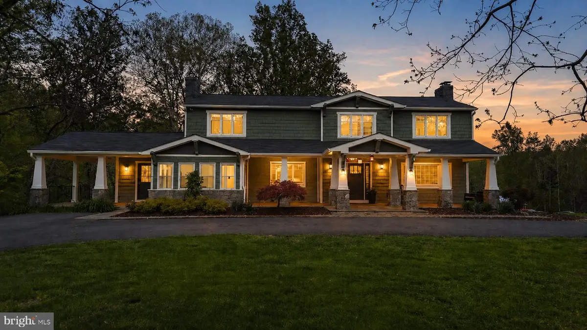 7017 Union Mill Rd, Clifton, VA 20124 - #1