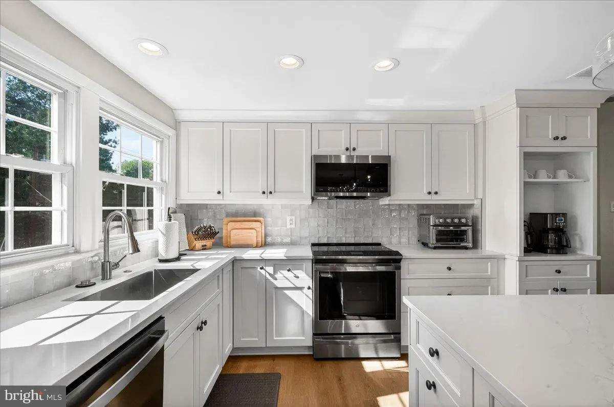 4112 Majestic Ln, Fairfax, VA 22033 - #1