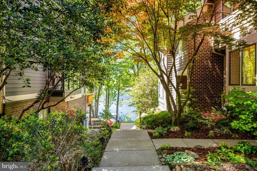11024 Thrush Ridge Rd, Reston, VA 20191 - #2