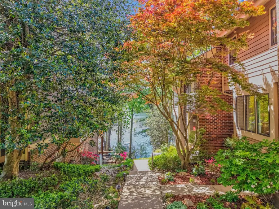 11024 Thrush Ridge Rd, Reston, VA 20191 - #3