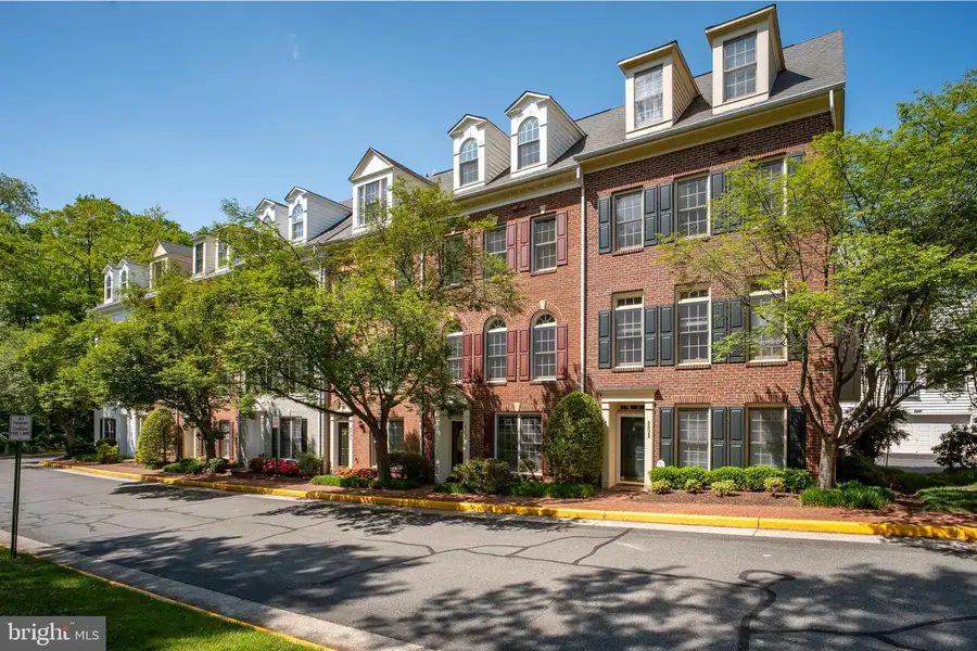 8894 Ashgrove House Ln, Vienna, VA 22182 - #2