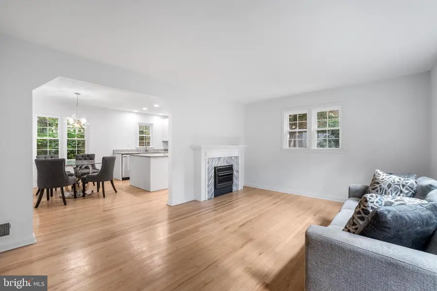 6474 Oakwood Dr, Falls Church, VA 22041 - #3
