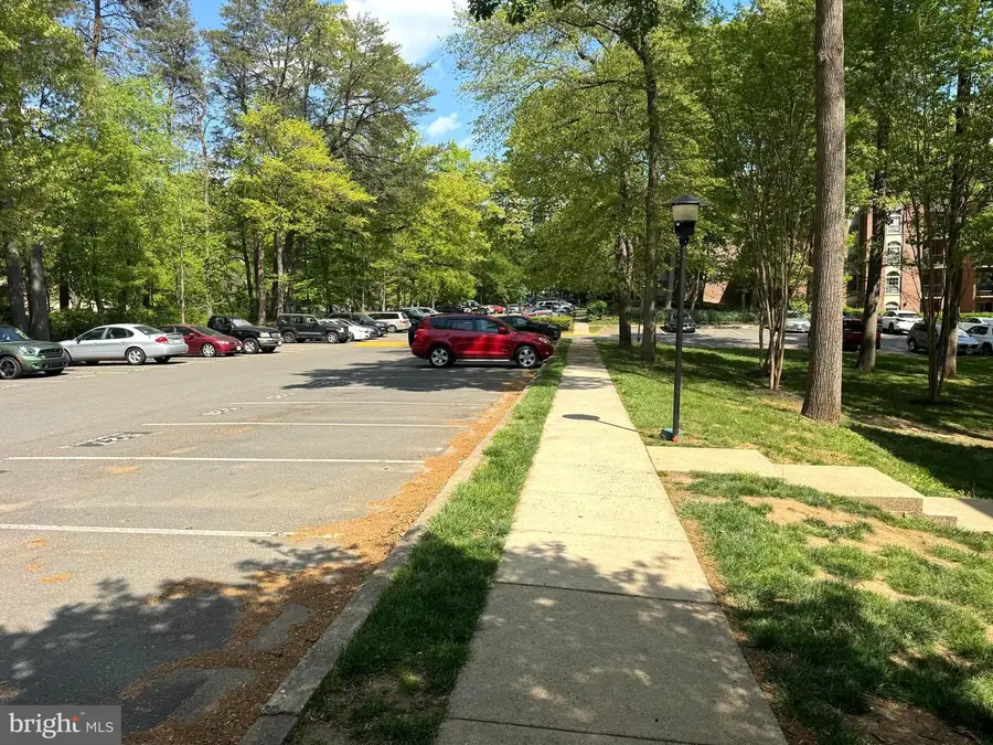 3312 Woodburn Village Dr #31, Annandale, VA 22003 - #3