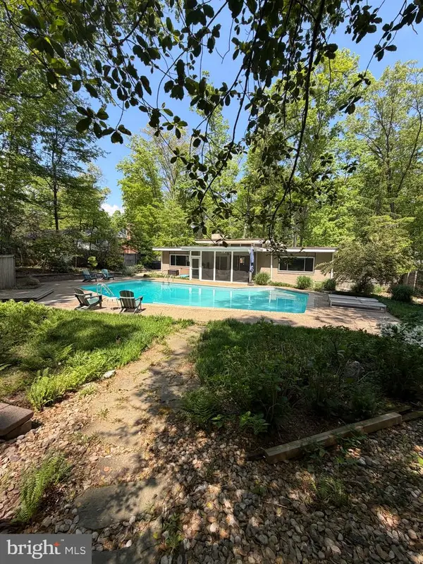 9203 Saint Marks Pl, FAIRFAX, VA 22031