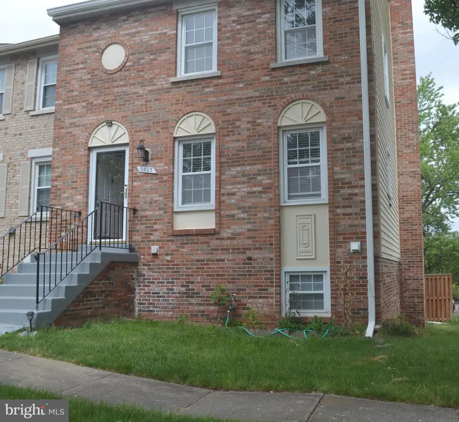 9525 Greencastle Ln, Lorton, VA 22079 - #2