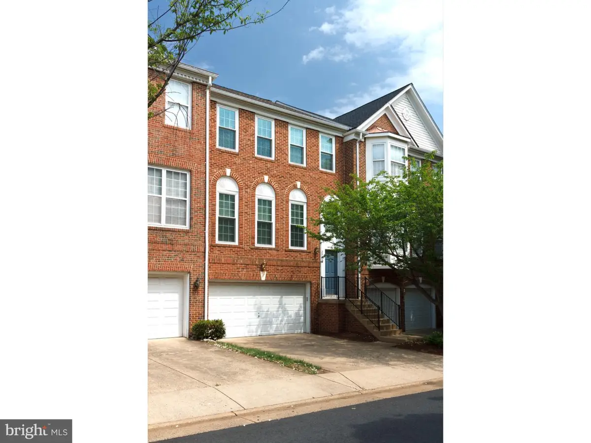 2959 Hunters Branch Rd, Fairfax, VA 22031 - #1