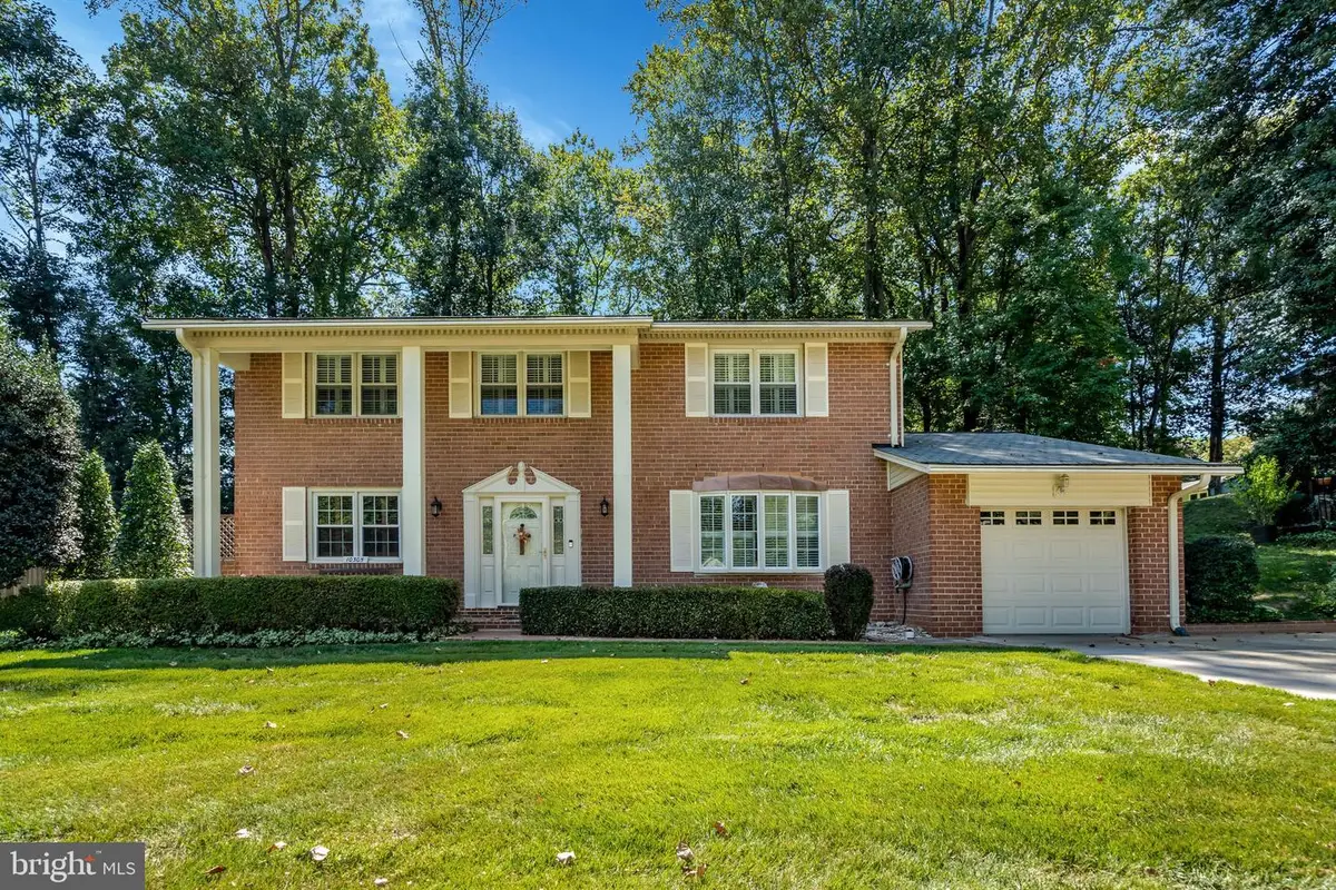 10305 Collingham Dr, Fairfax, VA 22032 - #1