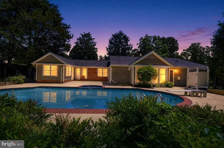 4042 Doveville Ln, Fairfax, VA 22032 - #3
