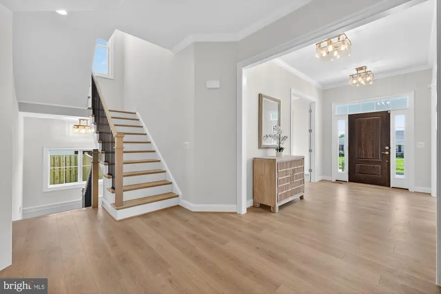 608 Roberts Dr Nw, Vienna, VA 22180 - #3