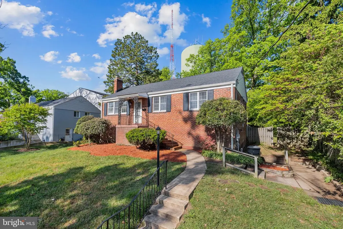 2520 Buckelew Dr, Falls Church, VA 22046 - #1