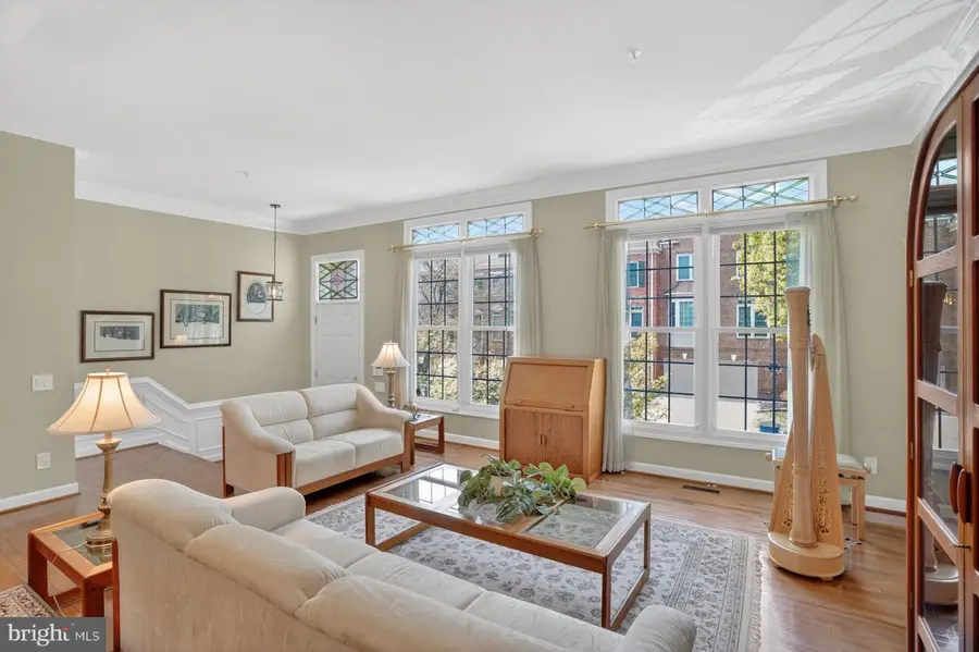 9574 Lagersfield Cir, Vienna, VA 22181 - #2