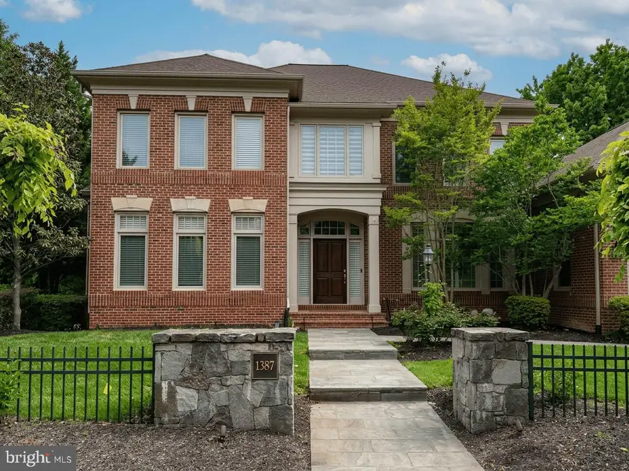 1387 Cameron Heath Dr, Reston, VA 20194 - #2