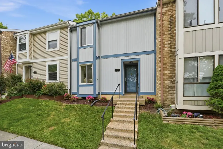 6045 Hollow Knoll Ct, Springfield, VA 22152 - #2