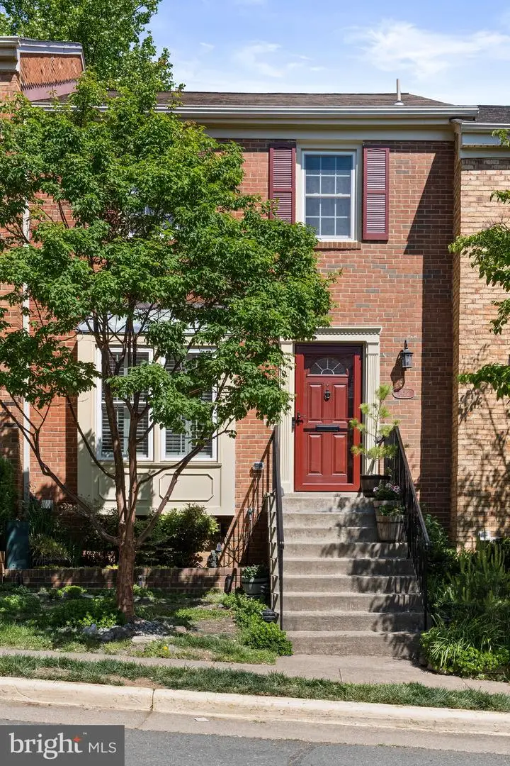 7422 Timberock Rd, Falls Church, VA 22043 - #2