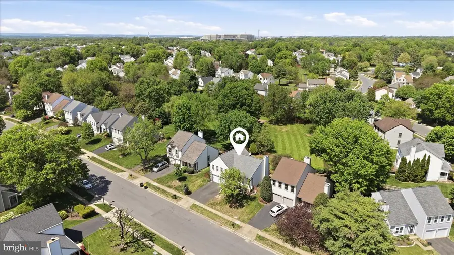 13704 Springhaven Dr, Chantilly, VA 20151 - #2