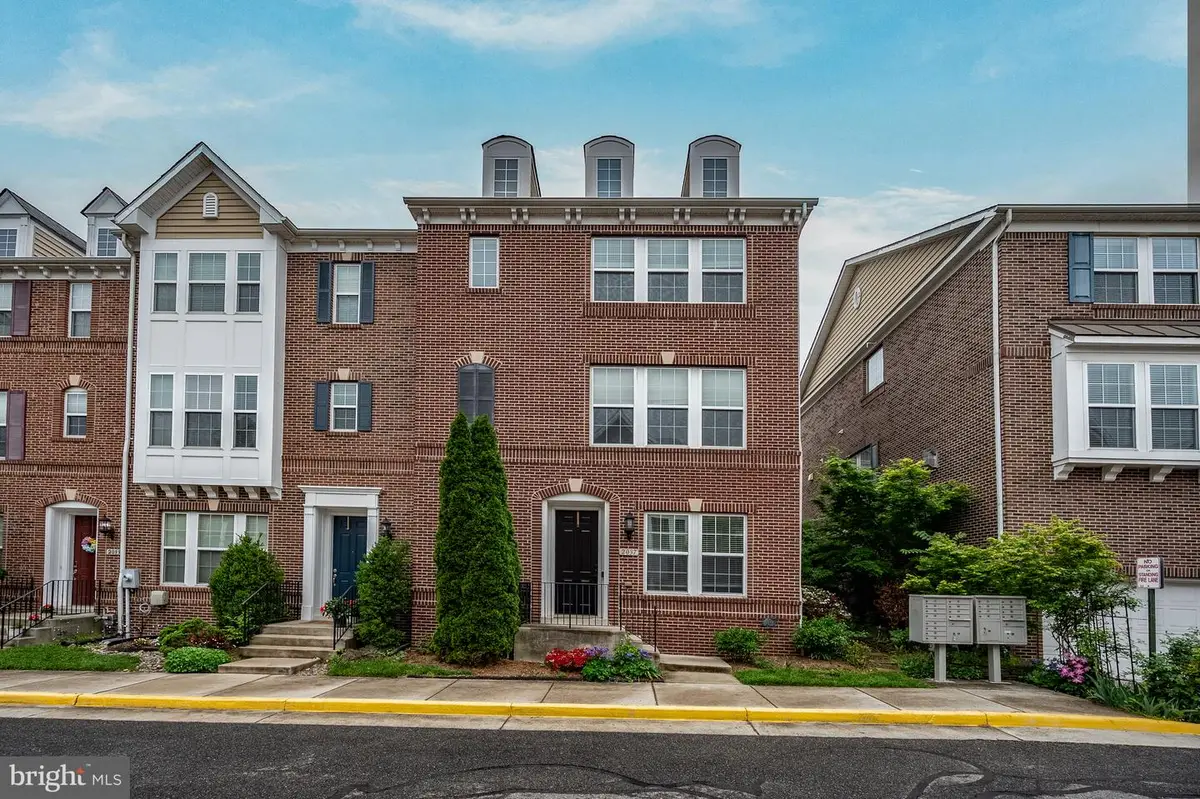 2037 Blunt Ln, Alexandria, VA 22303 - #1