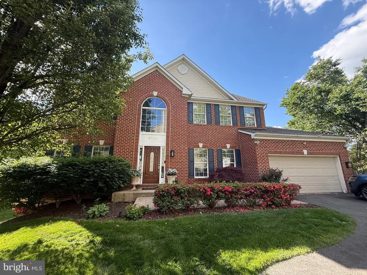 6704 Mossy Bank Ln, Centreville, VA 20121 - #1