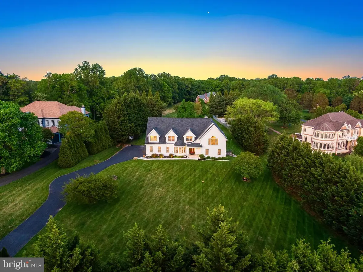 837 Seneca Rd, Great Falls, VA 22066 - #1