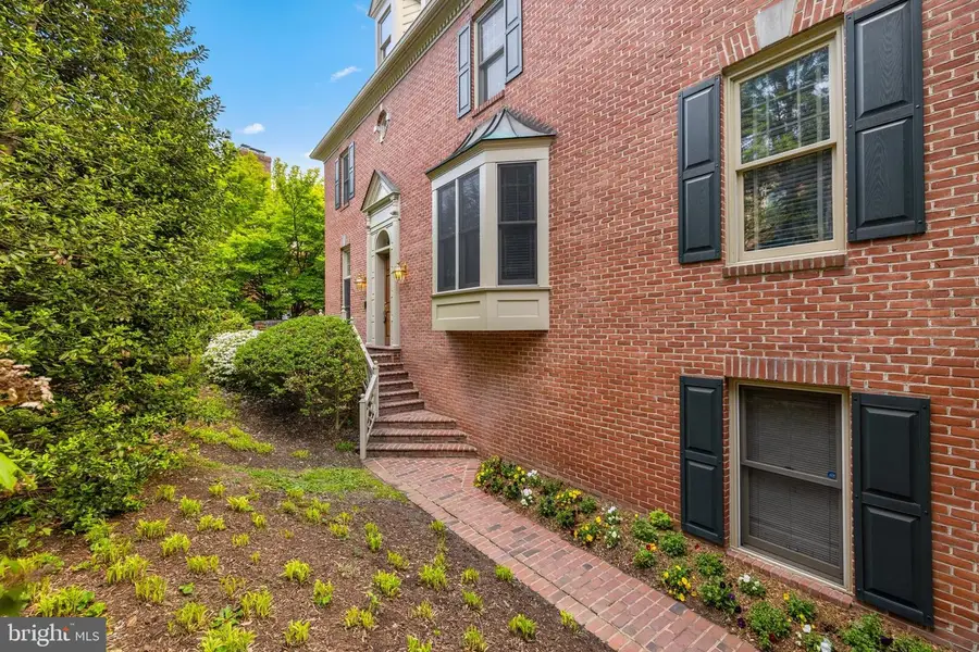 6656 Corner Ln, McLean, VA 22101 - #2