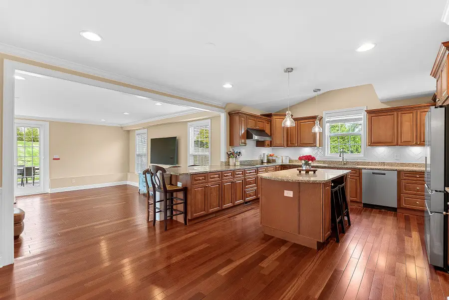 6932 Alpine Dr, Annandale, VA 22003 - #2