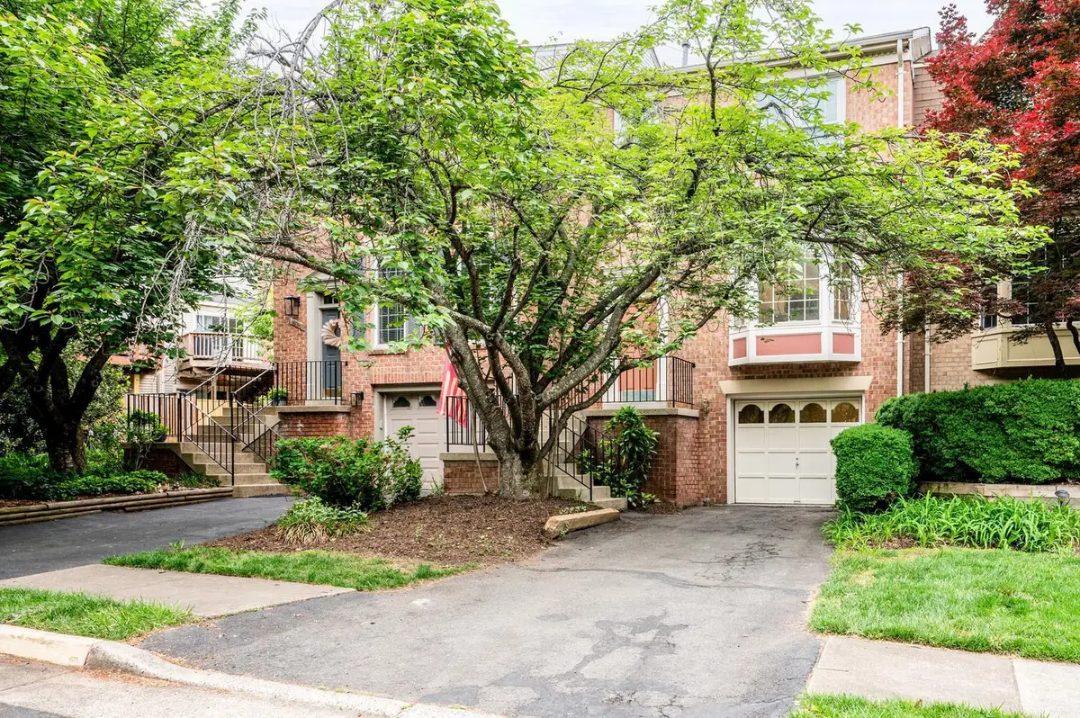 12308 Quiet Hollow Ct, Fairfax, VA 22033 - #1