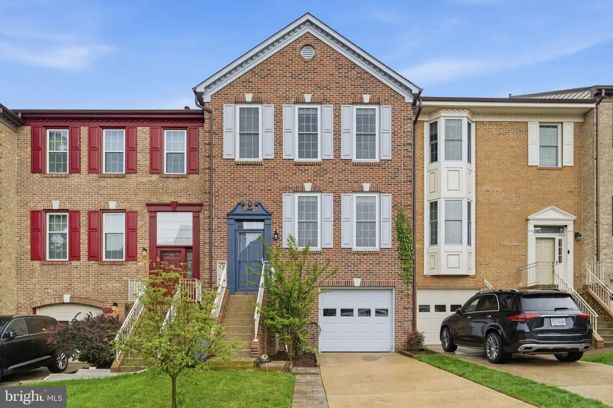 6010 Wescott Hills Way, Alexandria, VA 22315 - #1