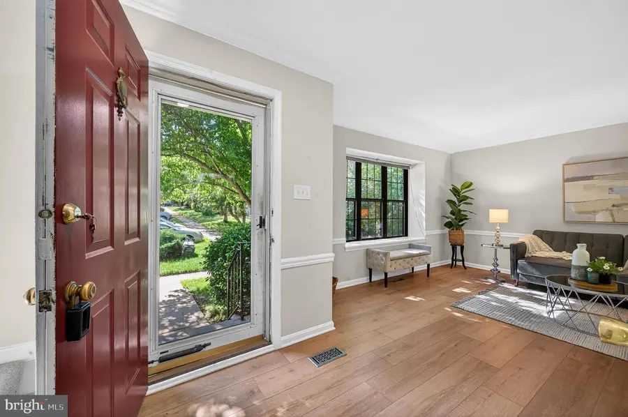 10205 Scarborough Commons Ct, Burke, VA 22015 - #3