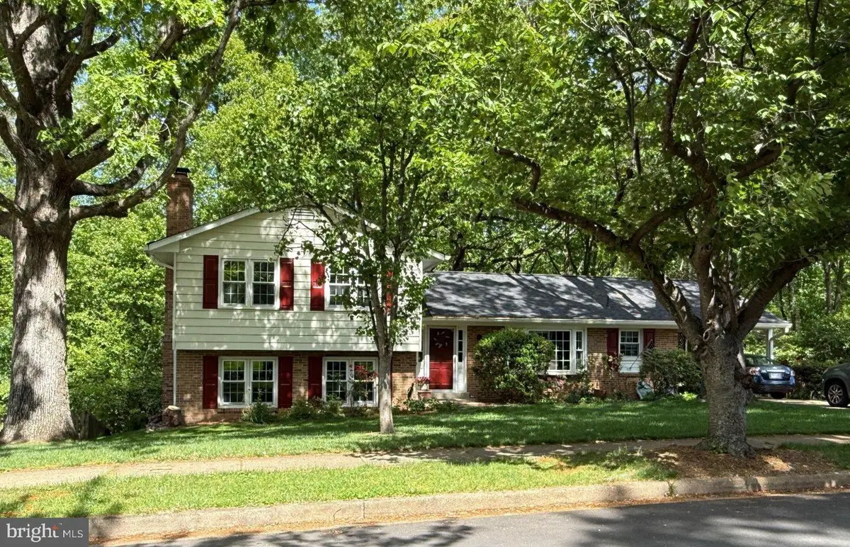 2327 Riviera Dr, Vienna, VA 22181 - #1